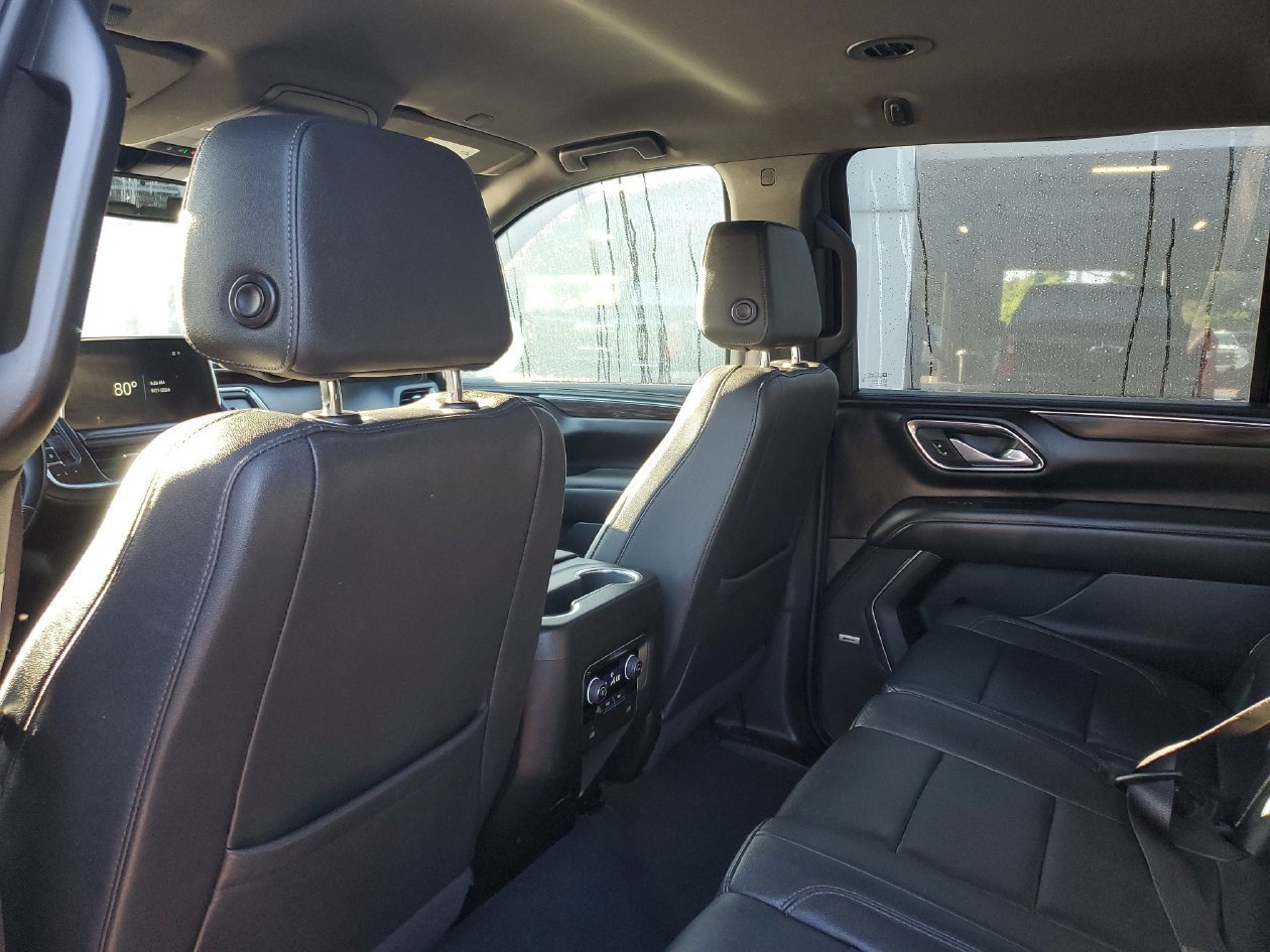 Used 2024 Chevrolet Suburban LT RWD image 8
