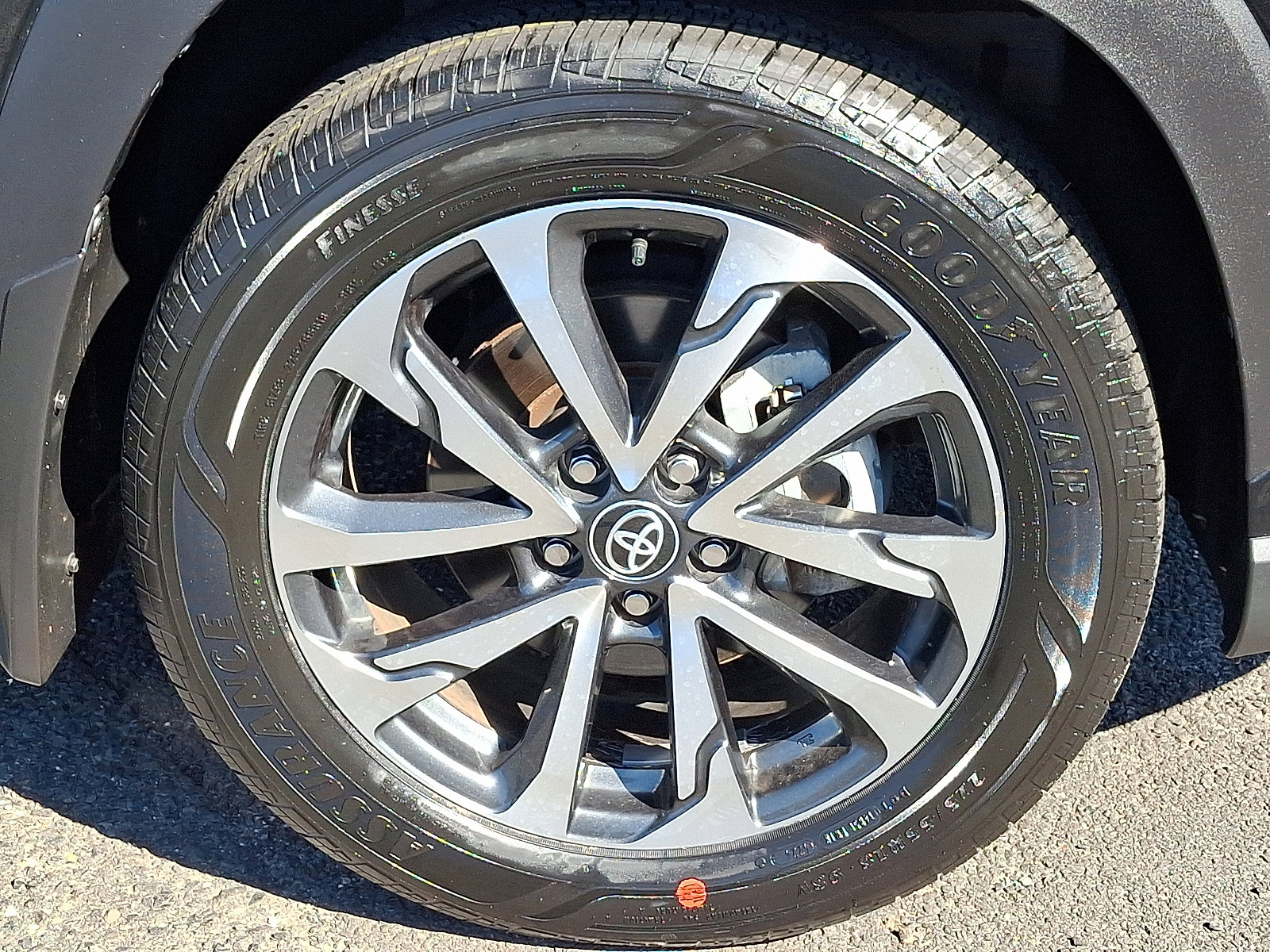 Certified 2022 Toyota Corolla Cross XLE image 9