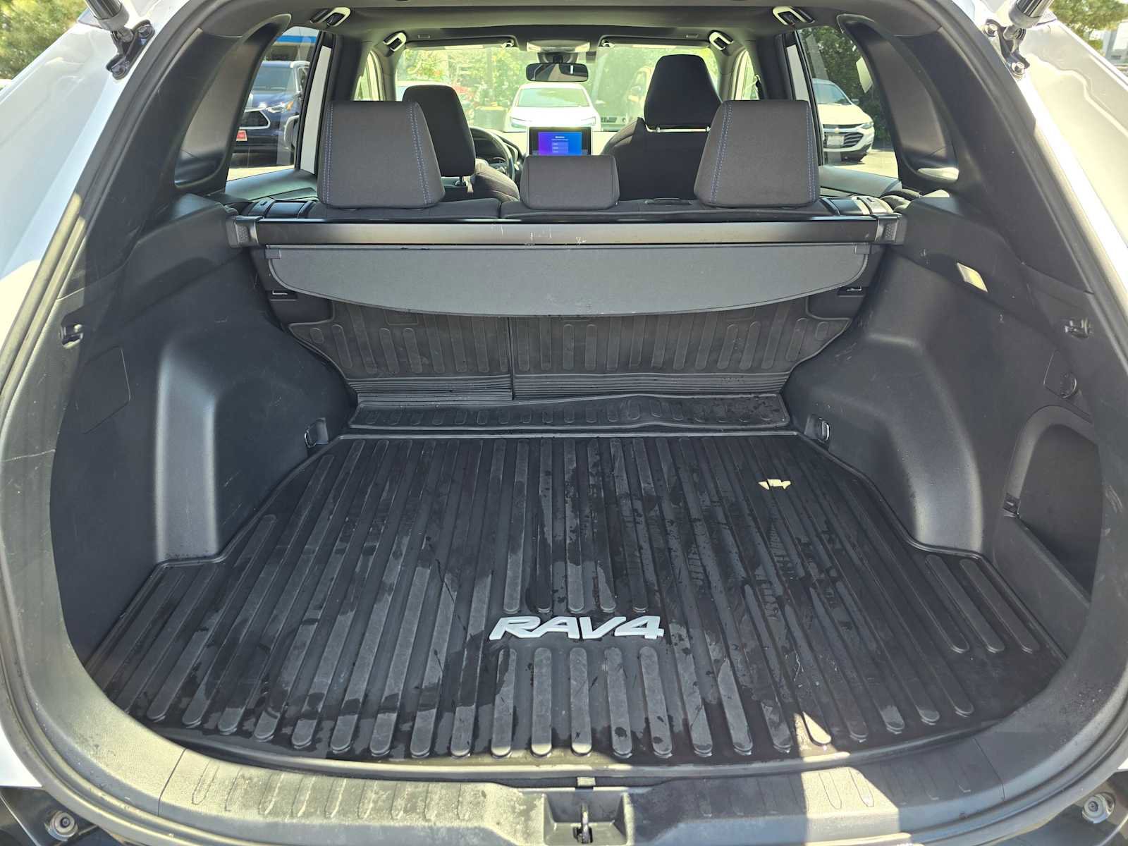 Used 2023 Toyota RAV4 SE w/ Convenience Package AWD/4WD image 17