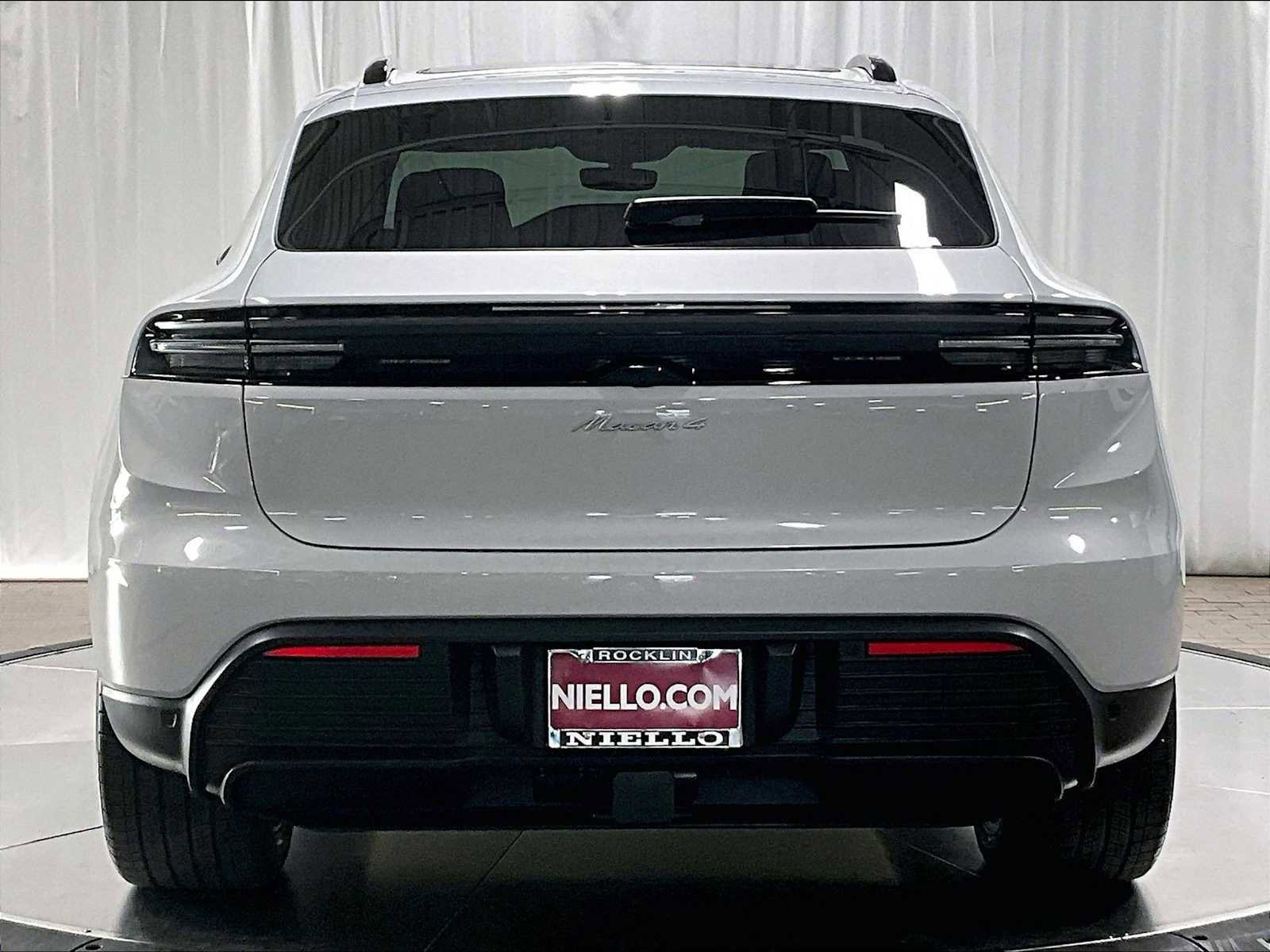 Used 2024 Porsche Macan 4 Electric image 9