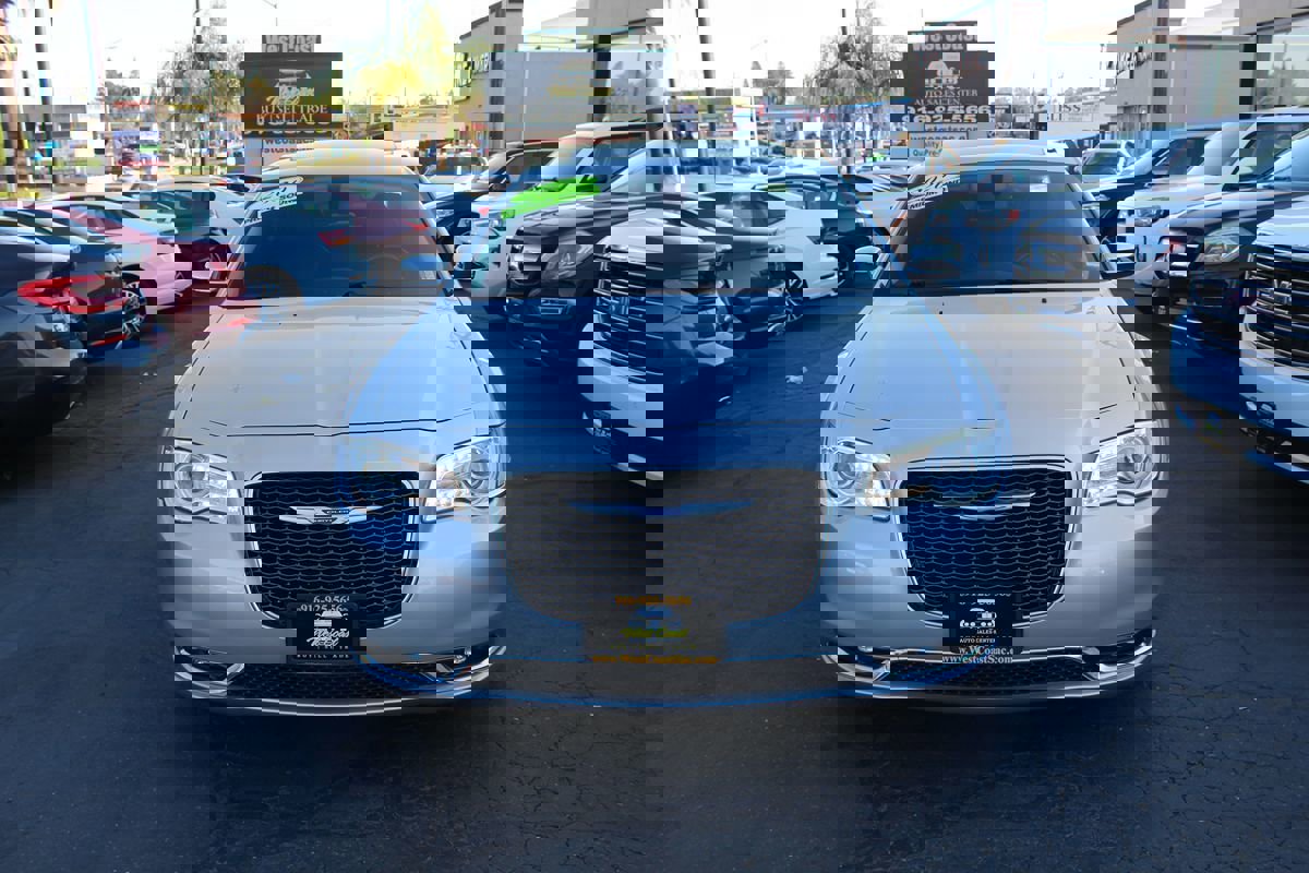 Used 2020 Chrysler 300 Limited image 3