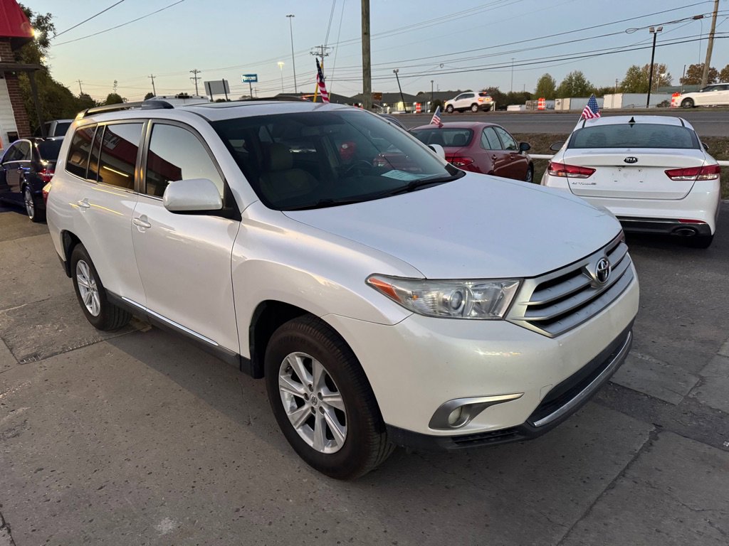 Used 2012 Toyota Highlander SE w/ Tow Pkg image 3
