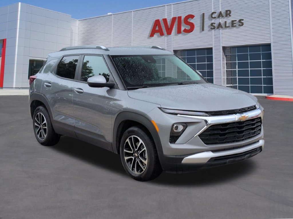 Used 2025 Chevrolet TrailBlazer LT FWD image 3
