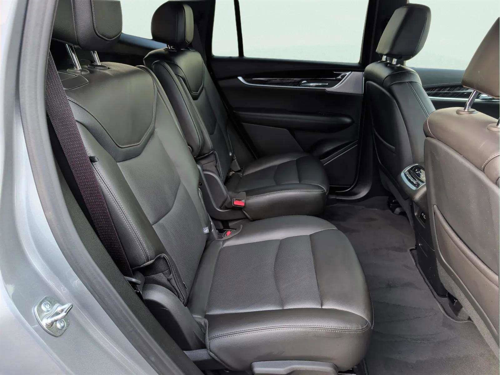 Used 2025 Cadillac XT6 Premium Luxury image 22