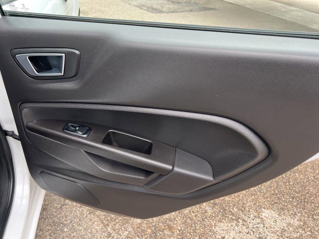 Used 2015 Ford Fiesta SE FWD image 15
