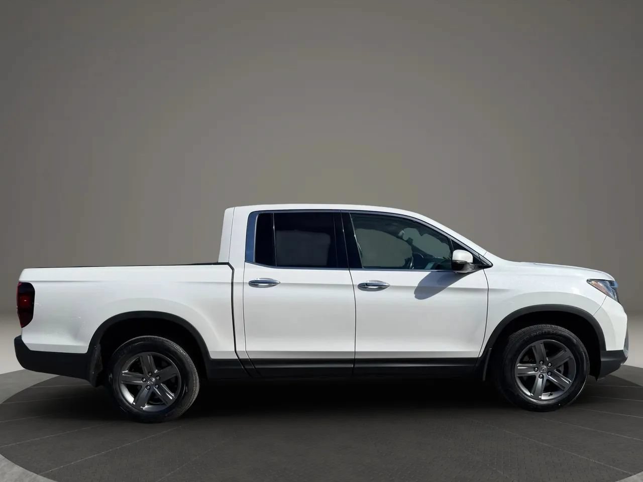 Used 2023 Honda Ridgeline RTL-E image 2
