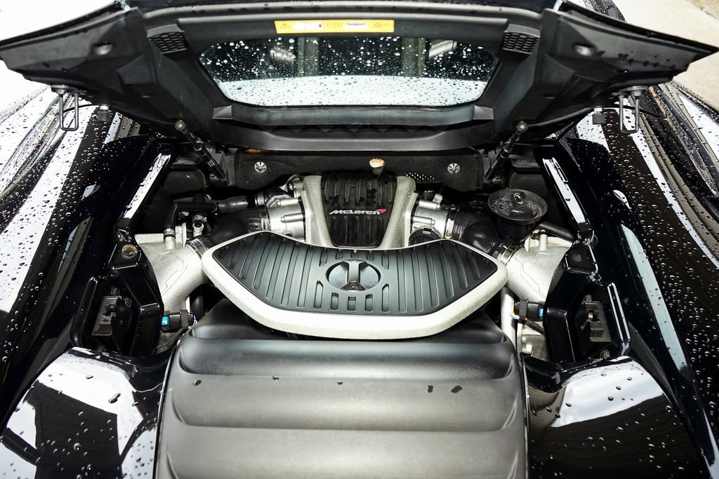 Used 2015 McLaren 650S Spider image 29