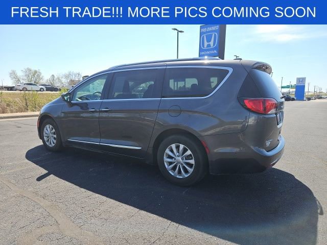 Used 2018 Chrysler Pacifica Touring-L Plus w/ Advanced Safetytec Group image 4
