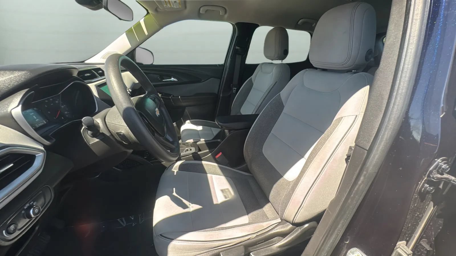 Used 2021 Chevrolet TrailBlazer LS AWD/4WD image 24