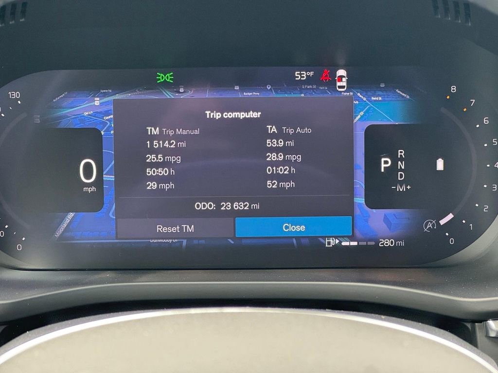 Used 2023 Volvo XC60 B5 Plus image 11