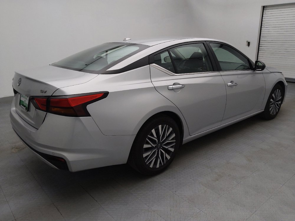 Used 2024 Nissan Altima 2.5 SV image 10