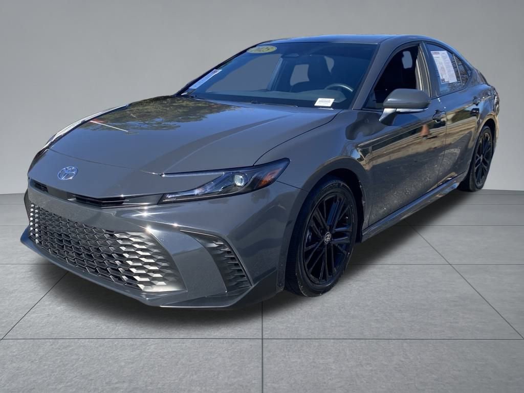 Used 2025 Toyota Camry SE image 2