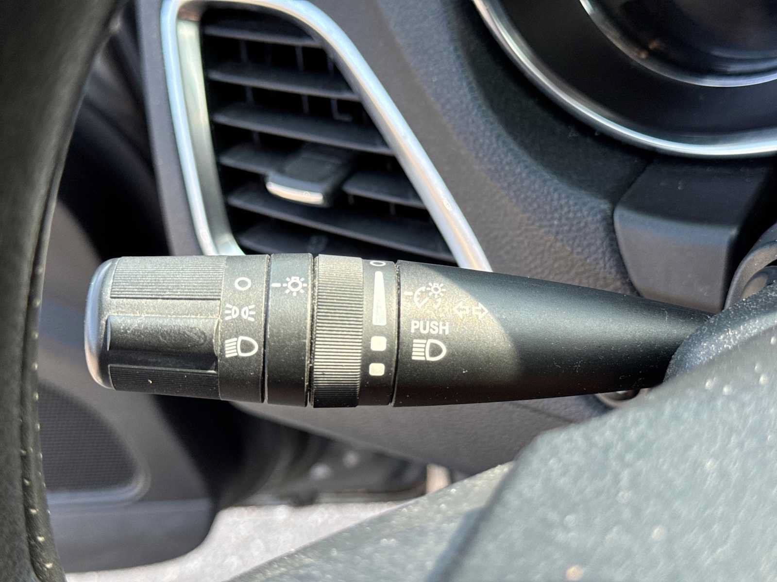 Used 2013 Dodge Avenger SE FWD image 17