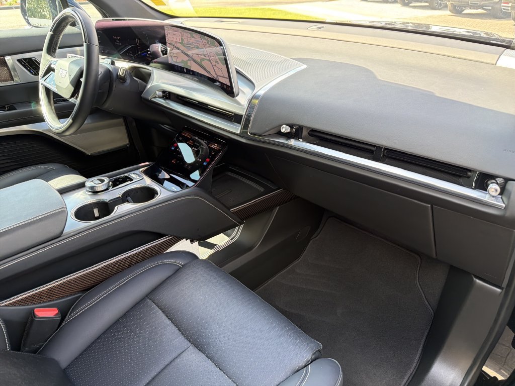 Certified 2026 Cadillac Vistiq Luxury AWD/4WD image 16