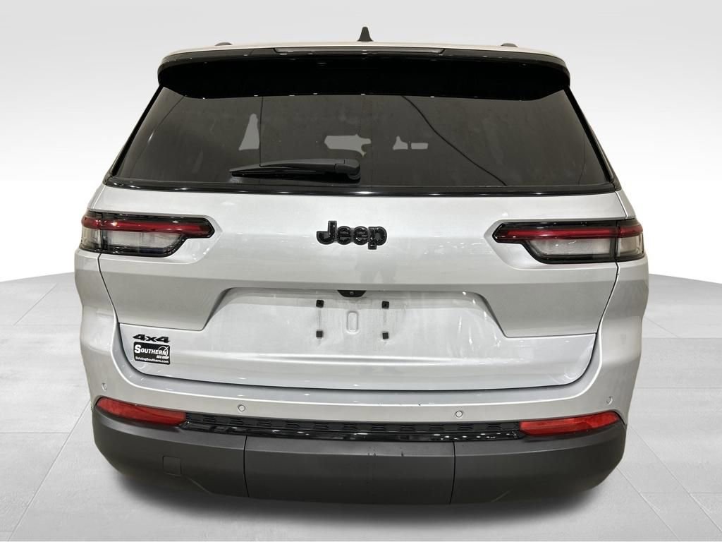 Used 2024 Jeep Grand Cherokee L Laredo image 4