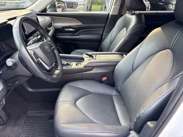 Used 2024 Toyota Grand Highlander AWD image 11