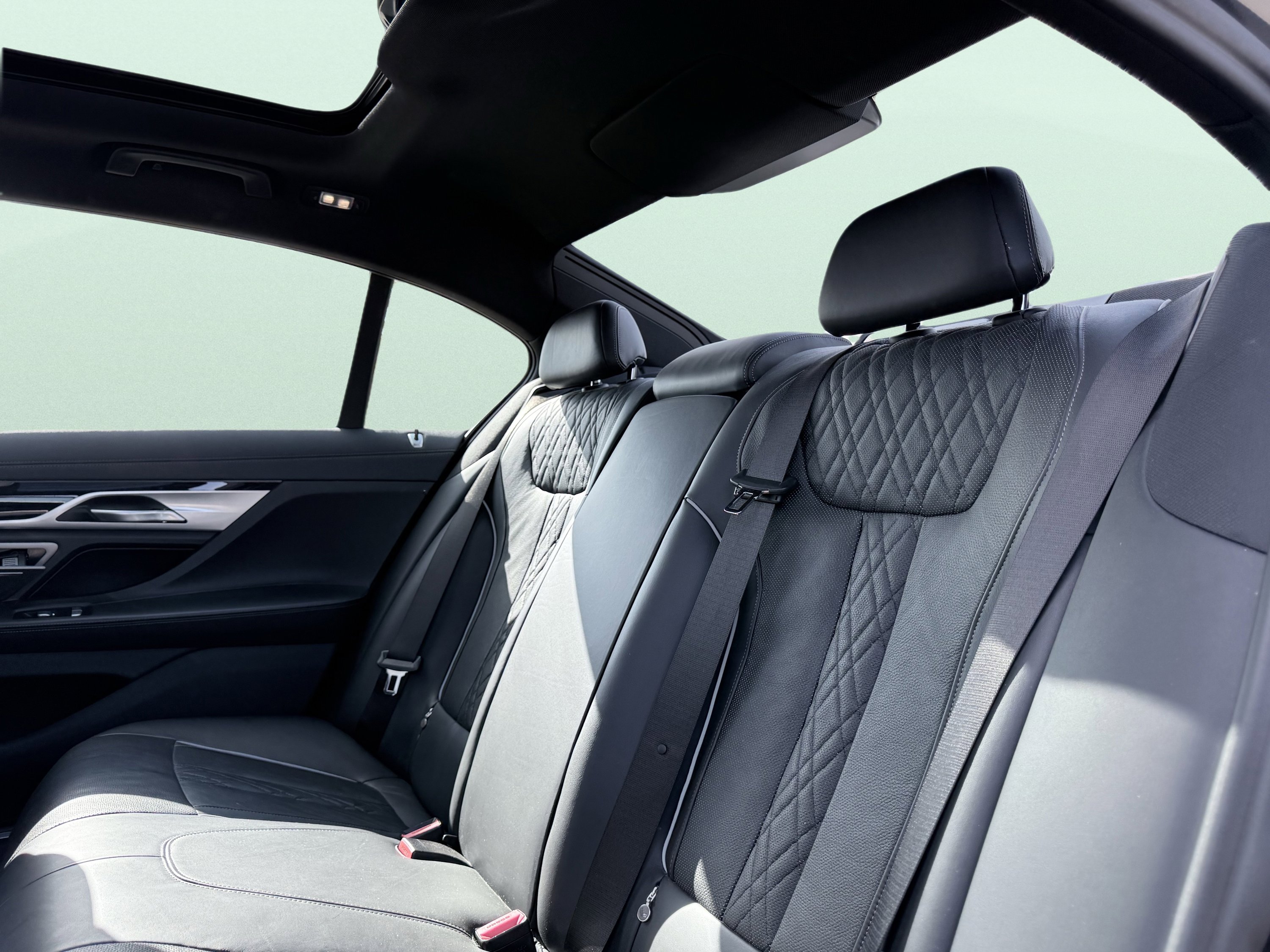 Used 2019 BMW 750i w/ M Sport Package image 20