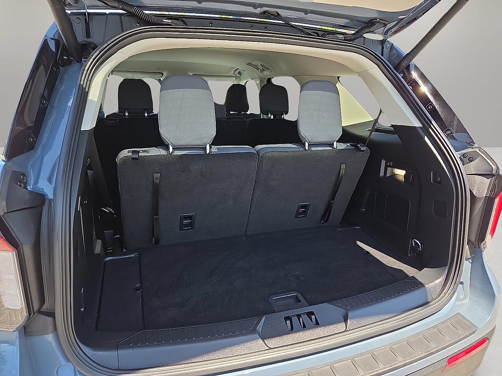 Used 2025 Ford Explorer Active AWD/4WD image 19
