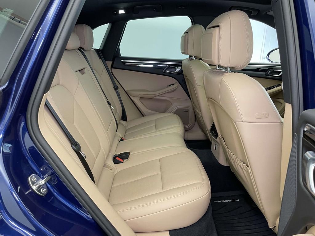 Certified 2025 Porsche Macan image 22