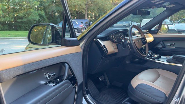 Certified 2025 Land Rover Range Rover Sport Dynamic SE AWD/4WD image 4