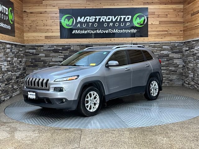 Used 2017 Jeep Cherokee Latitude w/ Cold Weather Group AWD/4WD image 5