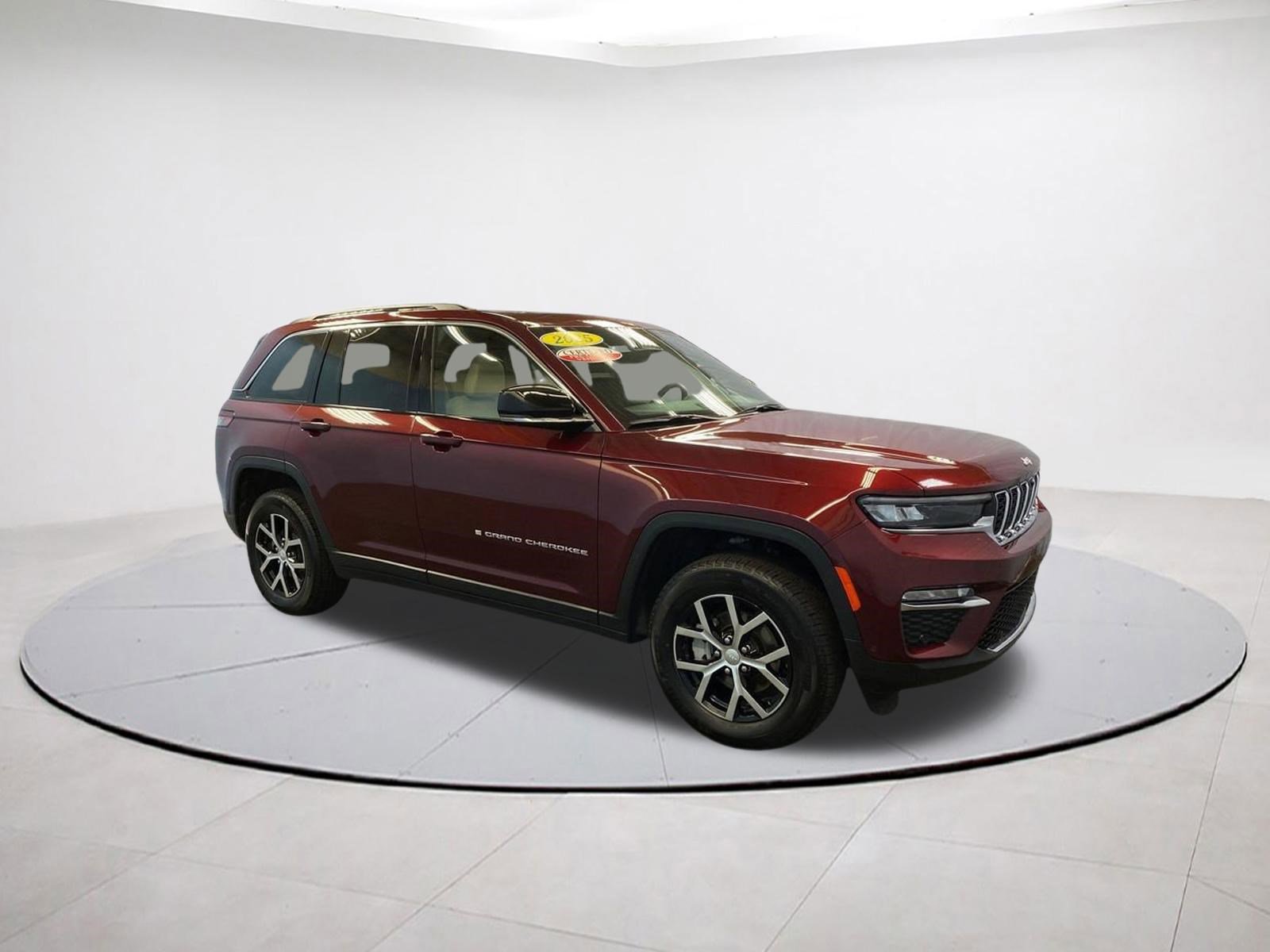 Certified 2025 Jeep Grand Cherokee Limited w/ Luxury Tech Group II AWD/4WD image 8
