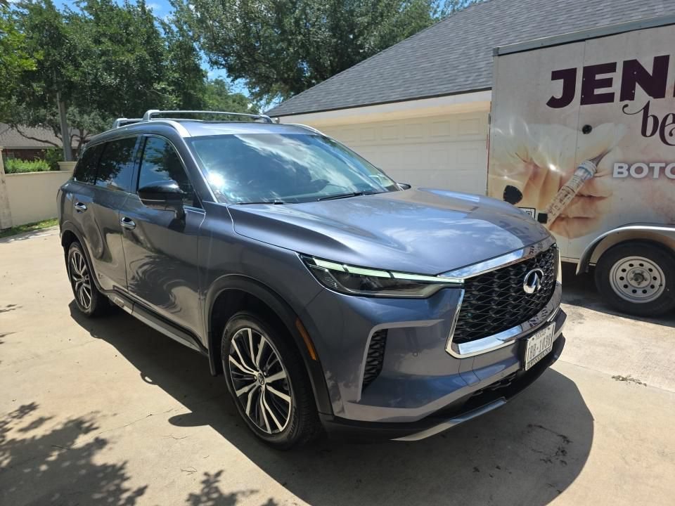 Used 2023 INFINITI QX60 Sensory w/ Vision Package AWD/4WD image 2