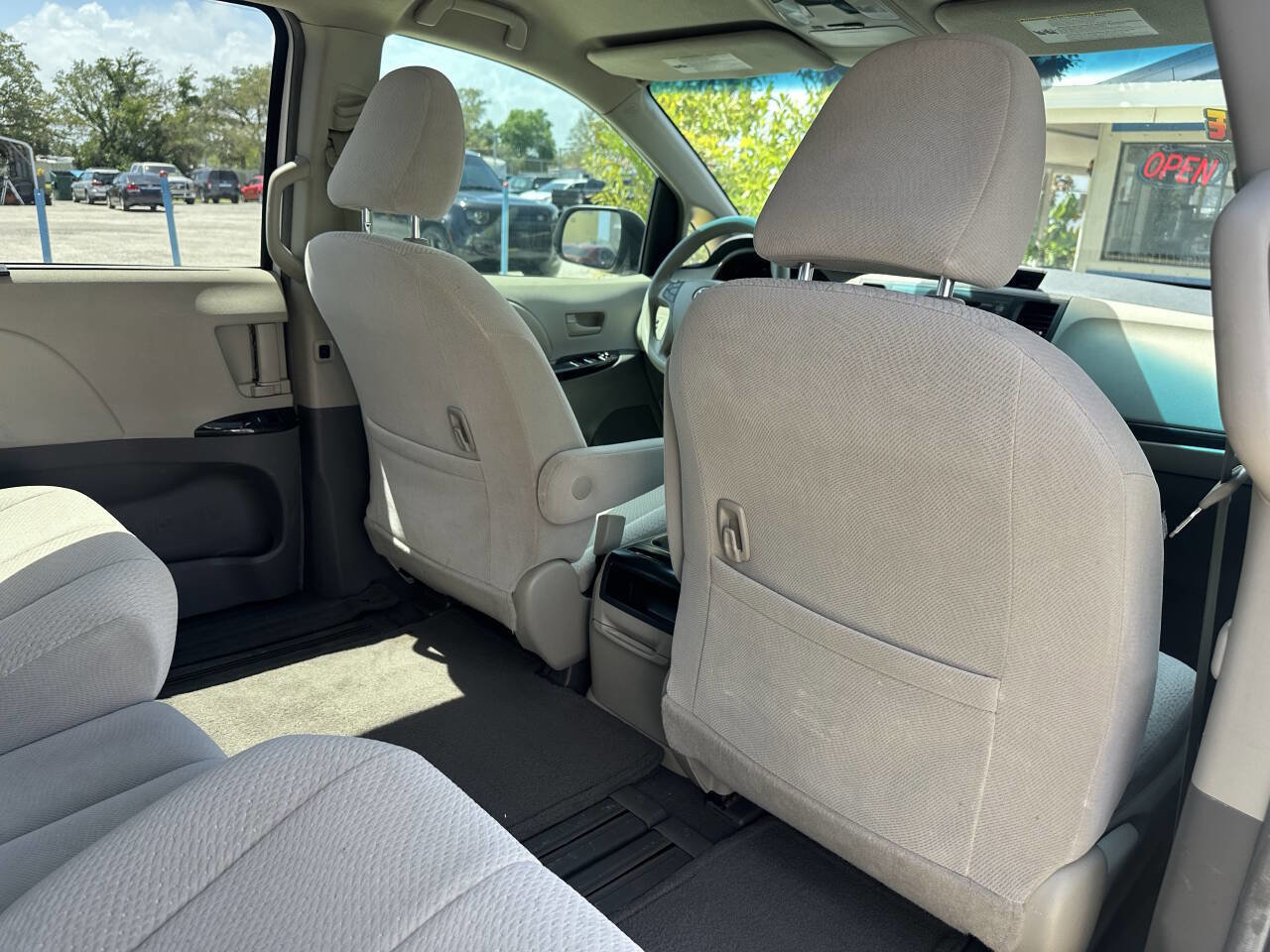 Used 2011 Toyota Sienna LE image 21
