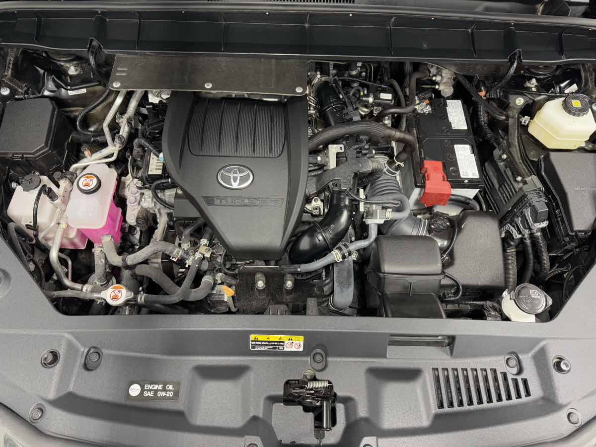 Used 2024 Toyota Highlander XLE image 31