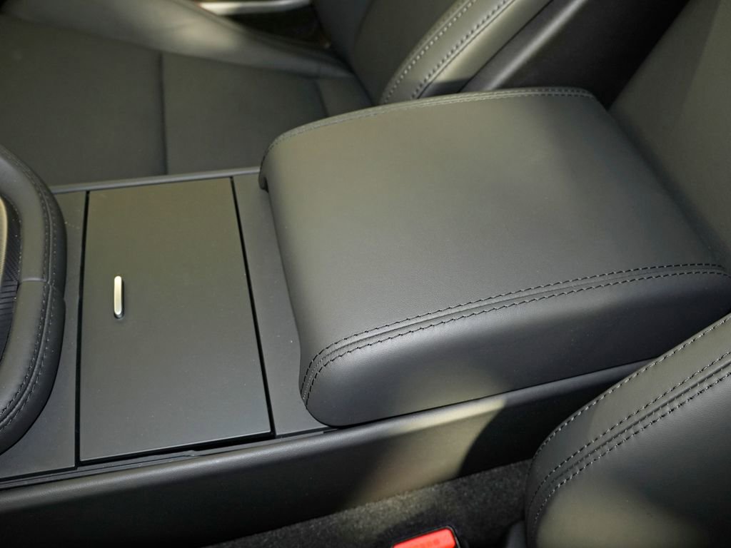 Used 2024 Jaguar F-TYPE R-Dynamic RWD image 31