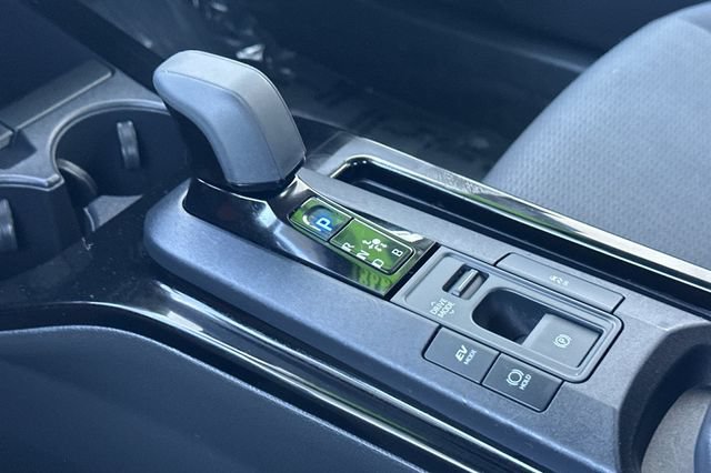 Certified 2025 Toyota Prius LE FWD image 26