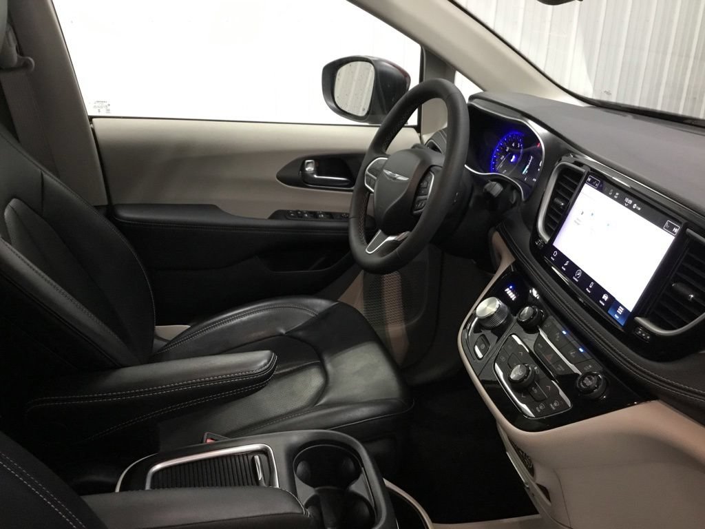 Used 2023 Chrysler Pacifica Touring-L AWD/4WD image 55