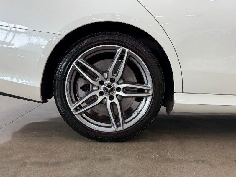 Used 2018 Mercedes-Benz E 400 4MATIC Sedan w/ Premium 2 Package (Q02) image 9