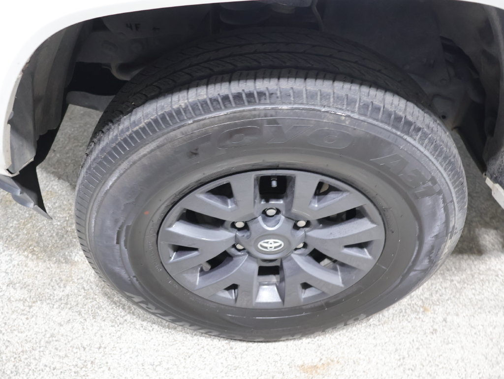 Used 2022 Toyota Tacoma SR5 w/ Technology Package AWD/4WD image 9