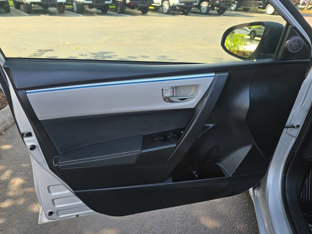 Used 2015 Toyota Corolla LE FWD image 15
