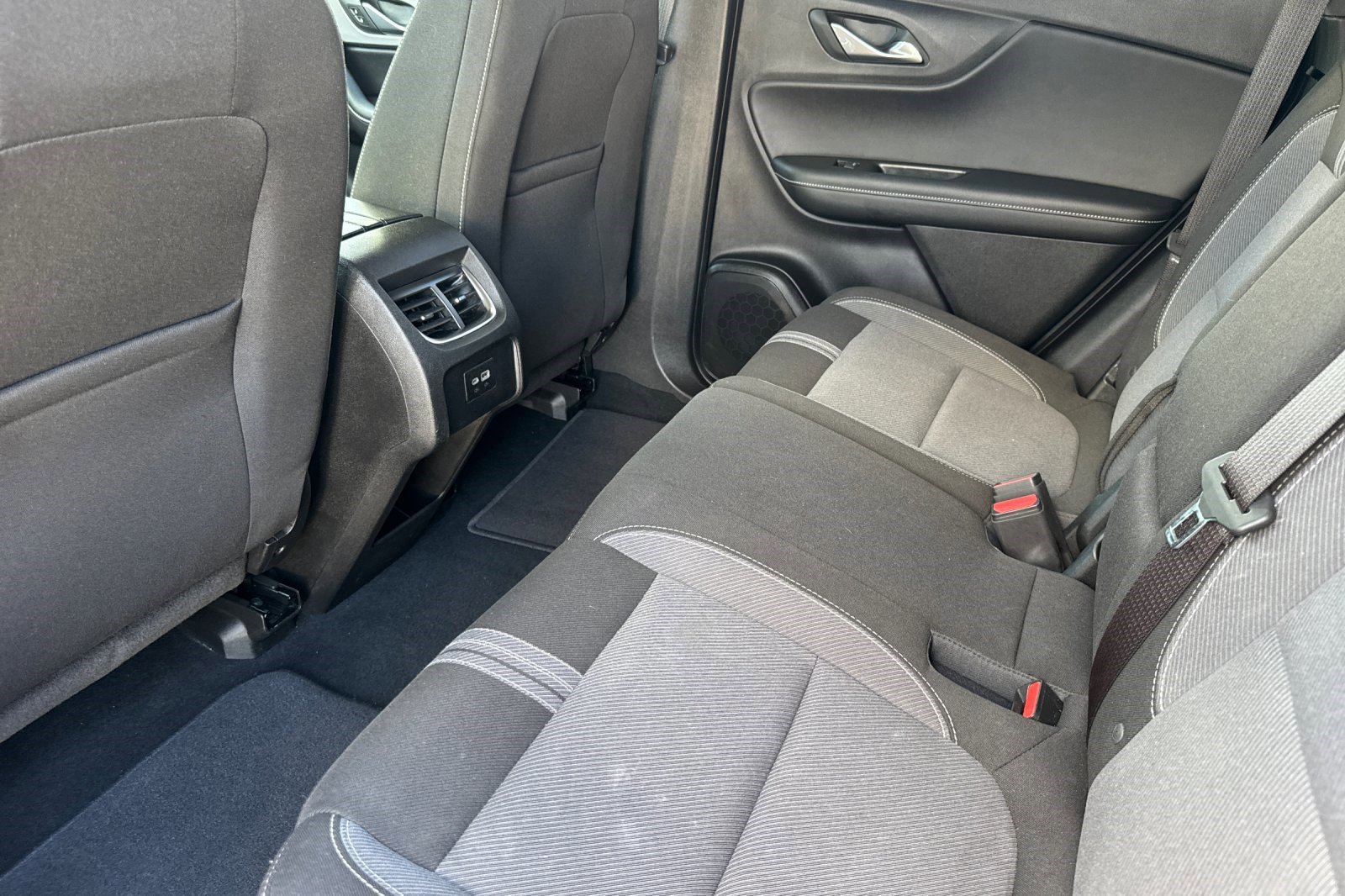 Used 2025 Chevrolet Blazer LT image 27