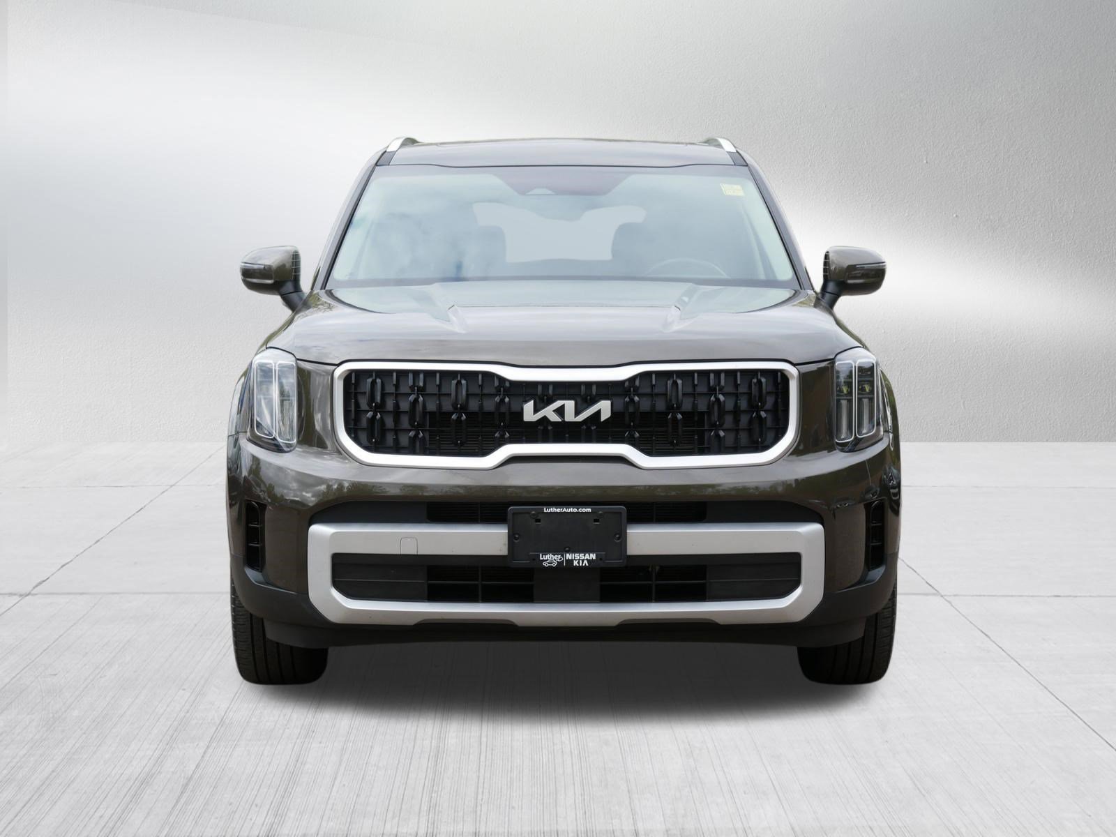 Used 2024 Kia Telluride EX w/ EX Captain's Chair Package AWD/4WD image 2
