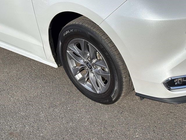 Used 2024 Toyota Sienna XLE image 7
