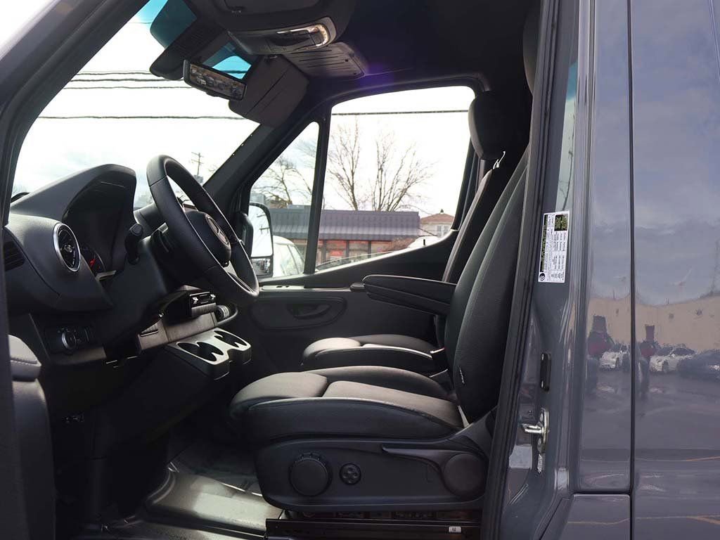 Used 2025 Mercedes-Benz Sprinter 3500 image 21