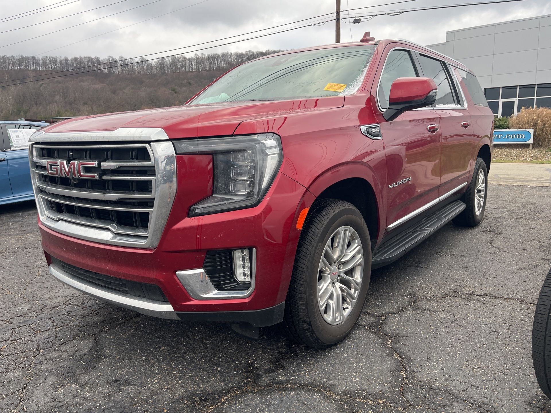 Used 2022 GMC Yukon XL SLT w/ SLT Premium Package image 4