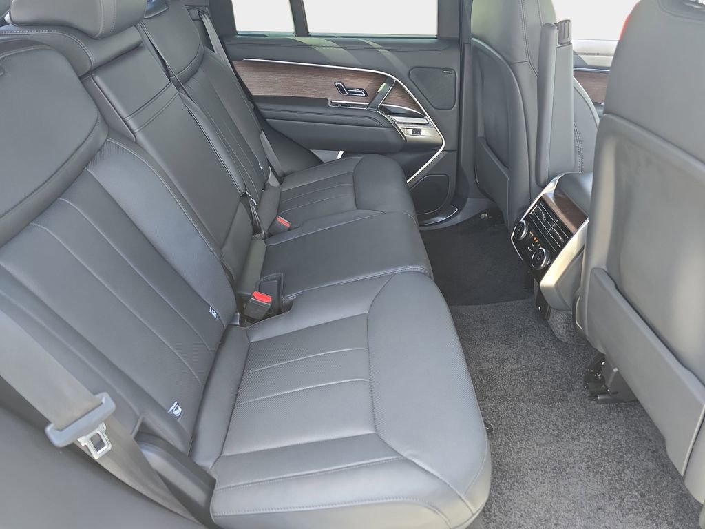 Certified 2023 Land Rover Range Rover SE image 11