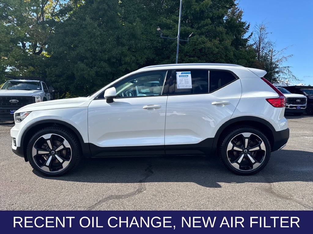 Used 2021 Volvo XC40 T5 Momentum w/ Premium Package AWD/4WD image 2