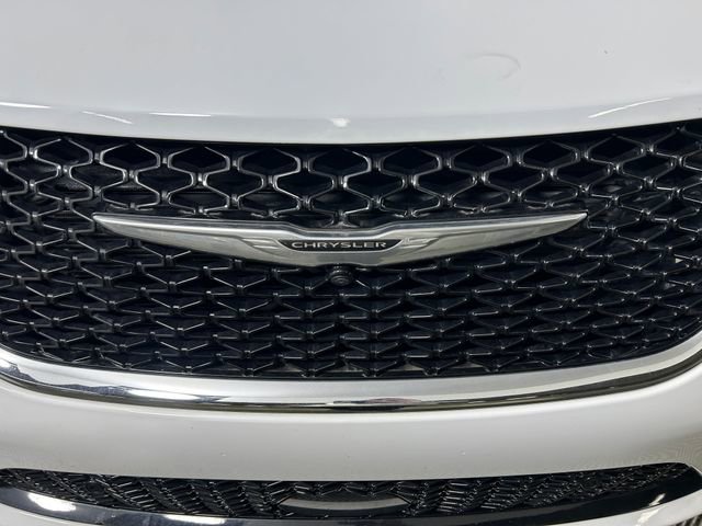 Used 2024 Chrysler Pacifica Limited image 10