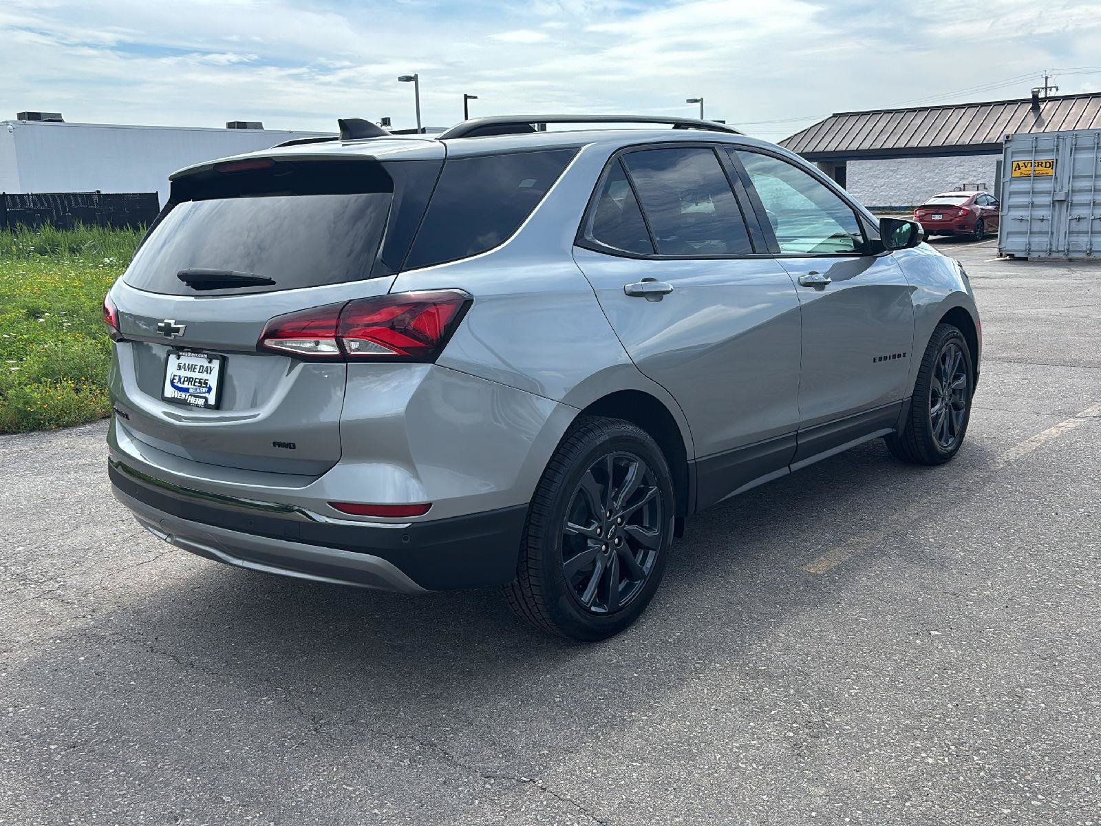 Used 2024 Chevrolet Equinox RS w/ RS Leather Package AWD/4WD image 7