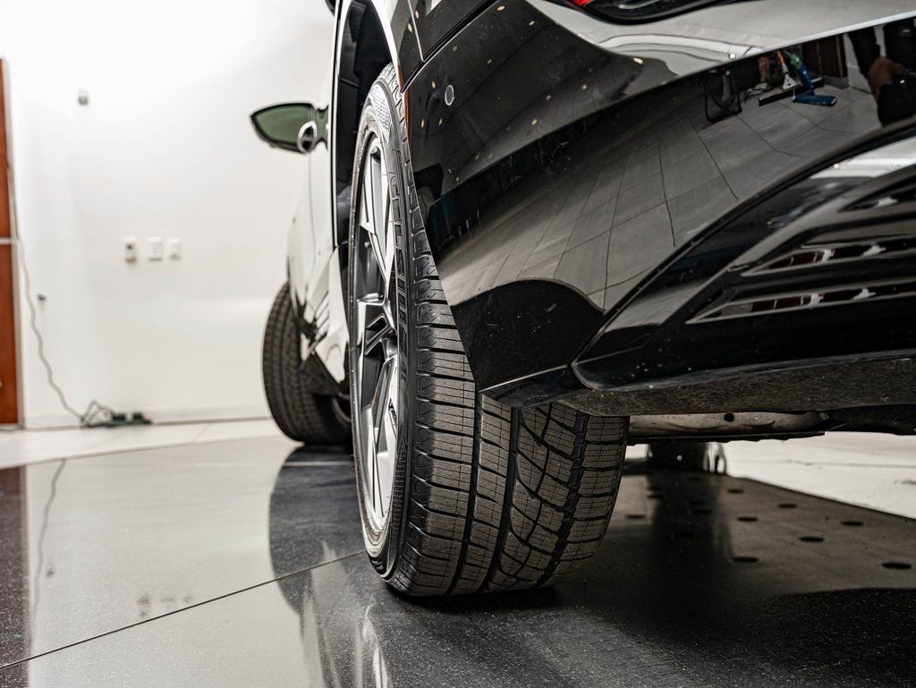 Used 2022 Audi e-tron Premium w/ Convenience Plus Package image 43