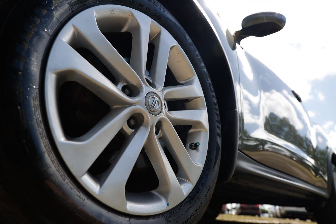 Used 2013 Nissan Juke SV FWD image 31