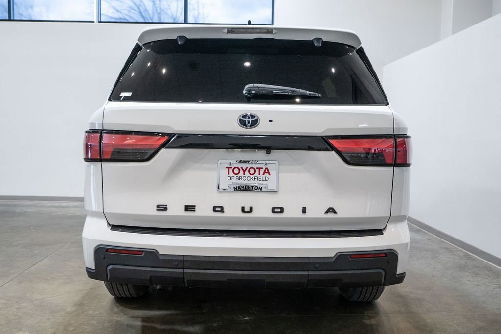 Certified 2023 Toyota Sequoia SR5 AWD/4WD image 8