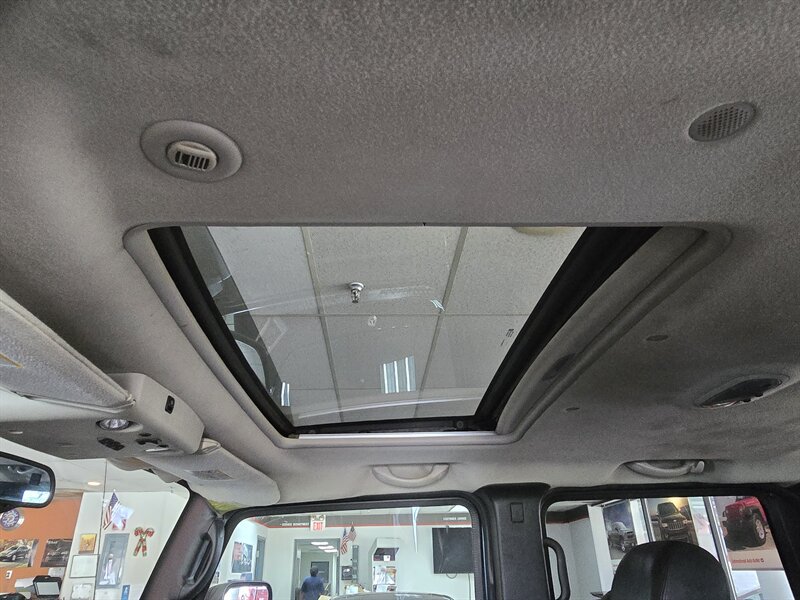 Used 2005 HUMMER H2 w/ Preferred Equipment Group AWD/4WD image 26