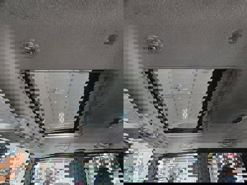 Used 2005 HUMMER H2 w/ Preferred Equipment Group image 26