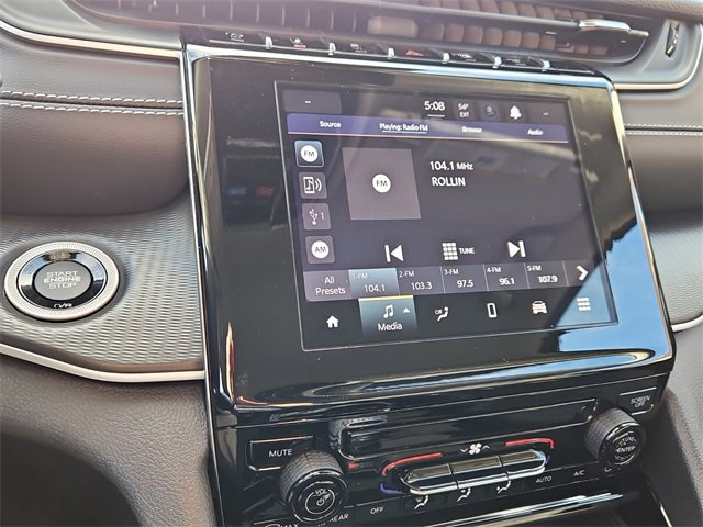 Used 2023 Jeep Grand Cherokee Laredo image 19